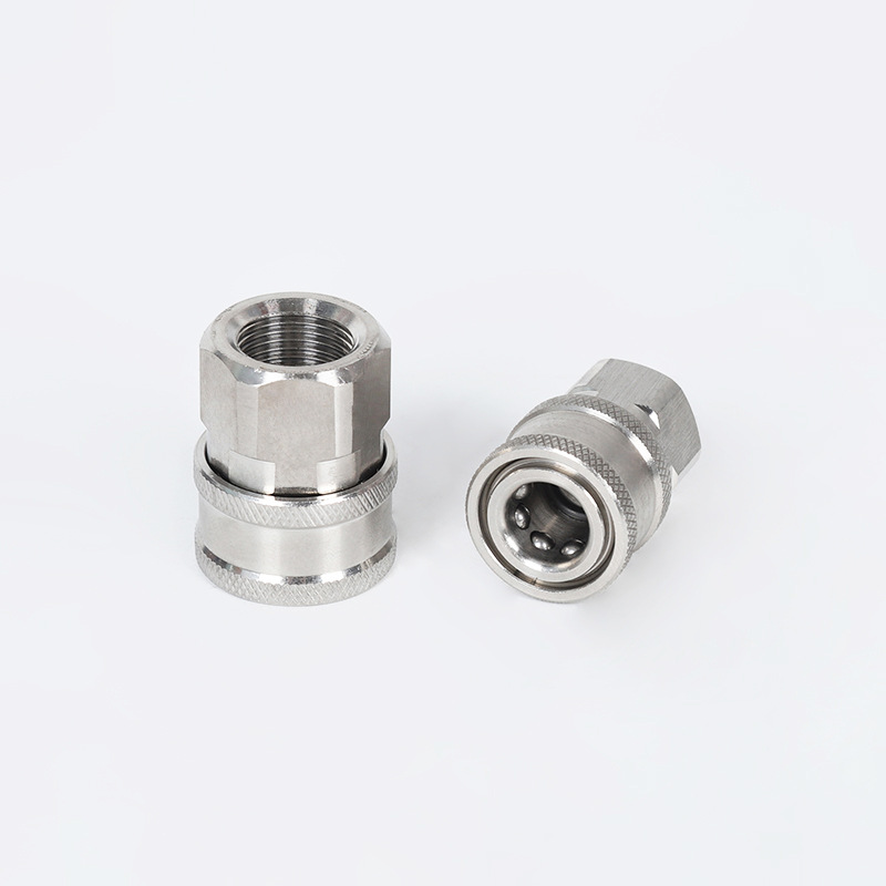 Adapter wylotowy z pistoletem maszynowym samochodem