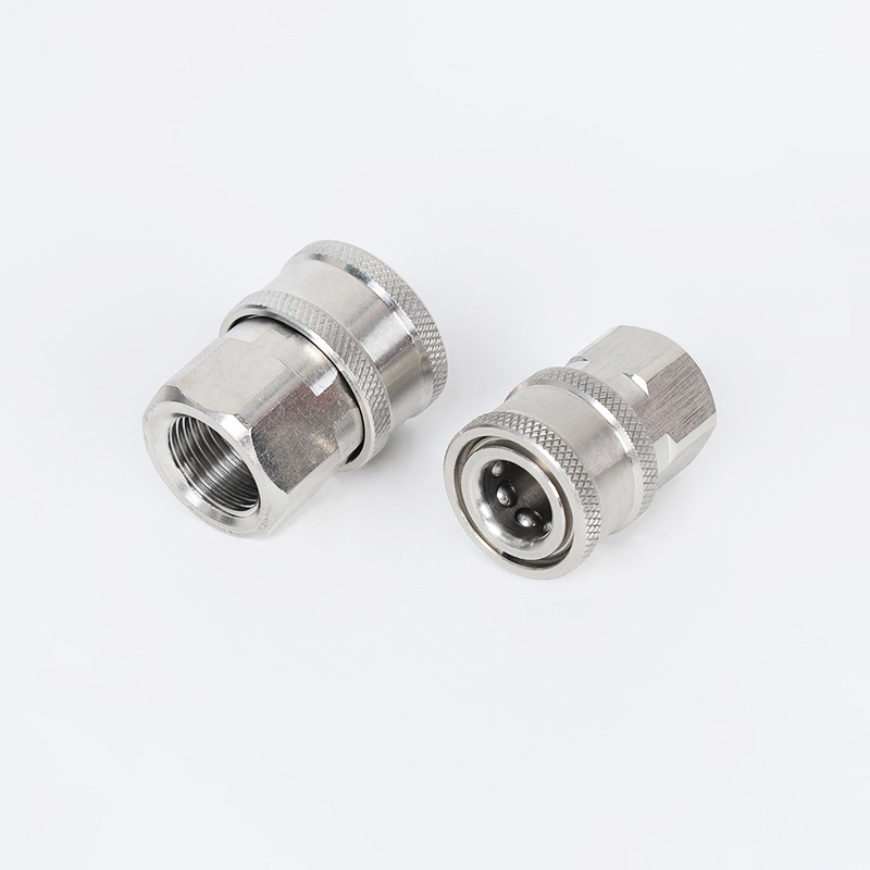 Adapter wylotowy z pistoletem maszynowym samochodem